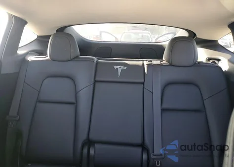 2023 Tesla Model Y z USA, uszkodzony, nr VIN 7SAYGDEF5PF669415